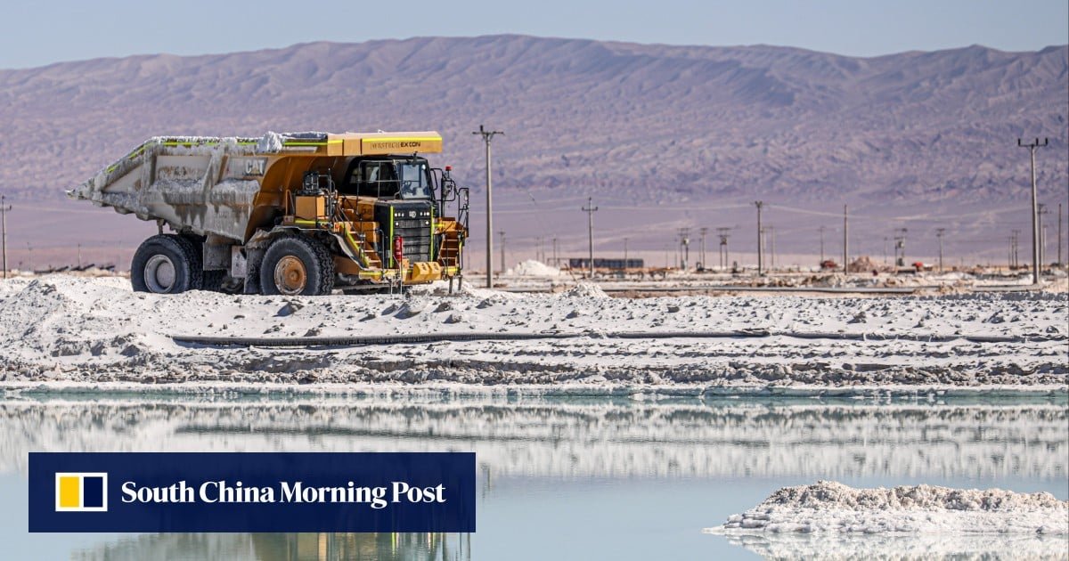 Chilean companies collaborate to create major firm for lithium extraction.