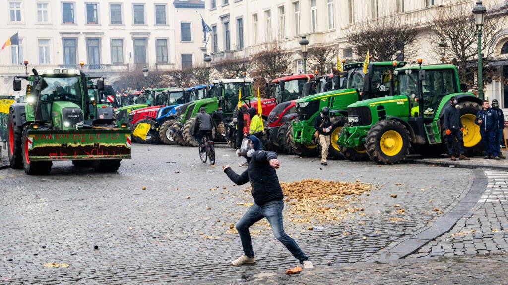 EU Postpones 25-Year-Old Mercosur Agreement Amid Farmer Protests