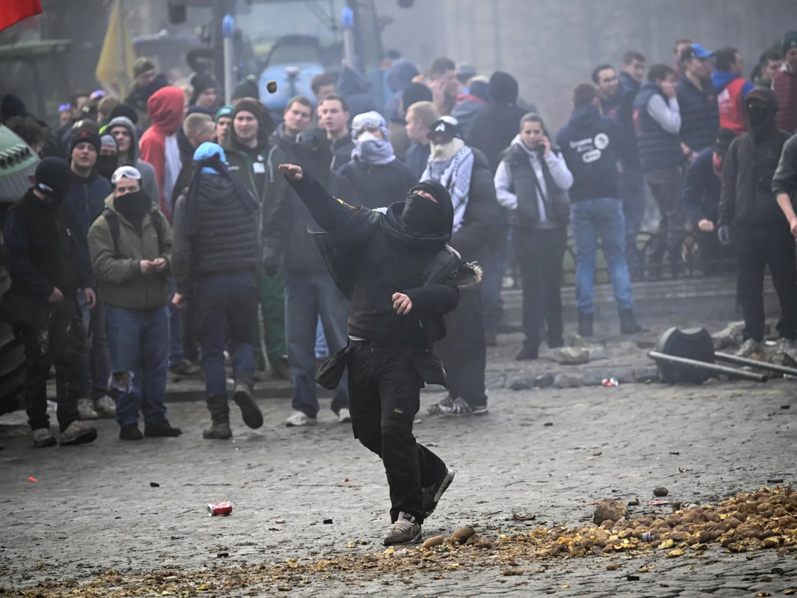 Farmers Protest in Brussels, Blocking Roads with Tractors Against Mercosur Trade Deal