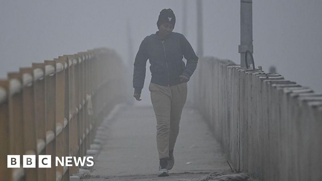 In visuals: Delhi shrouded in toxic smog as air quality deteriorates