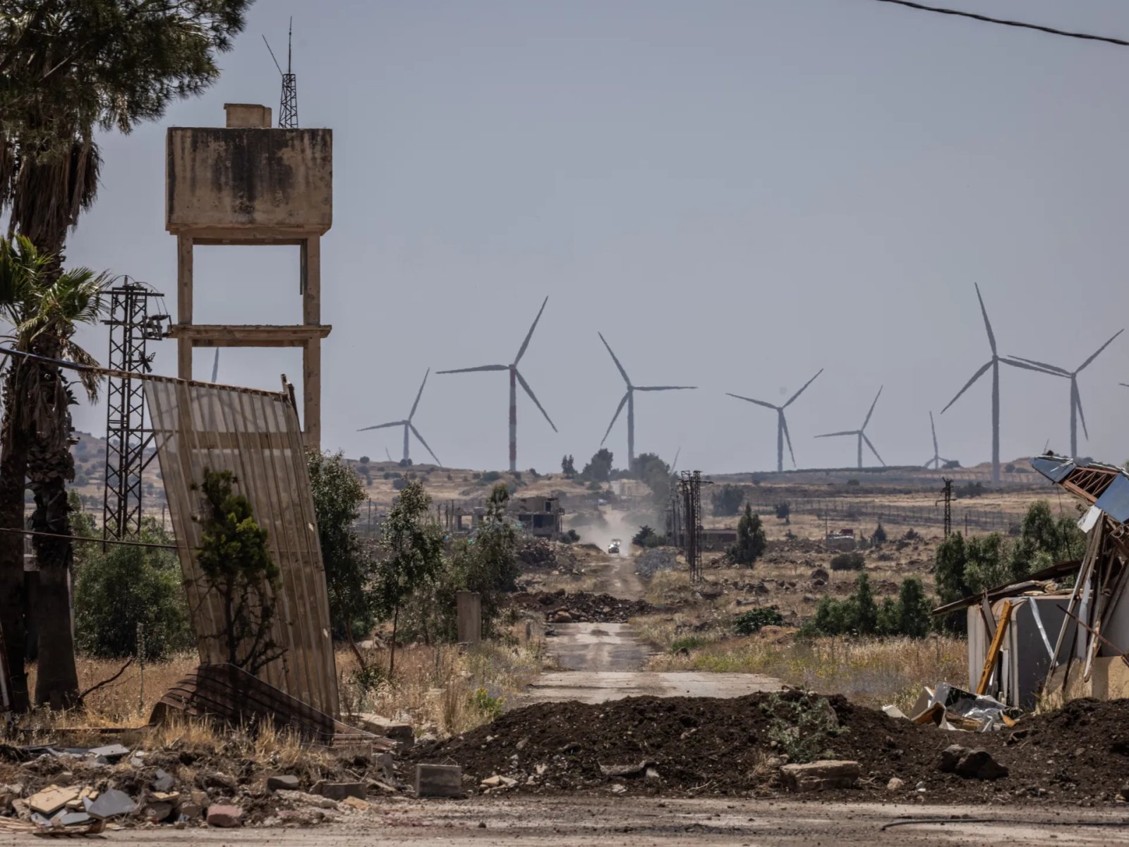 Israel Initiates Fresh Raids in Syria's Quneitra and Sets Up Checkpoints