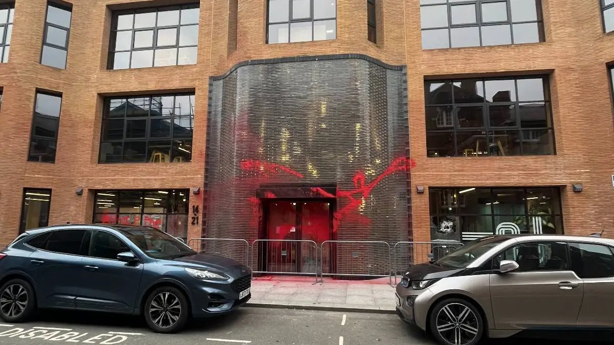 Pro-Palestine Activists Stage Demonstrations at UK Labour Offices in Support of Hunger Strikers