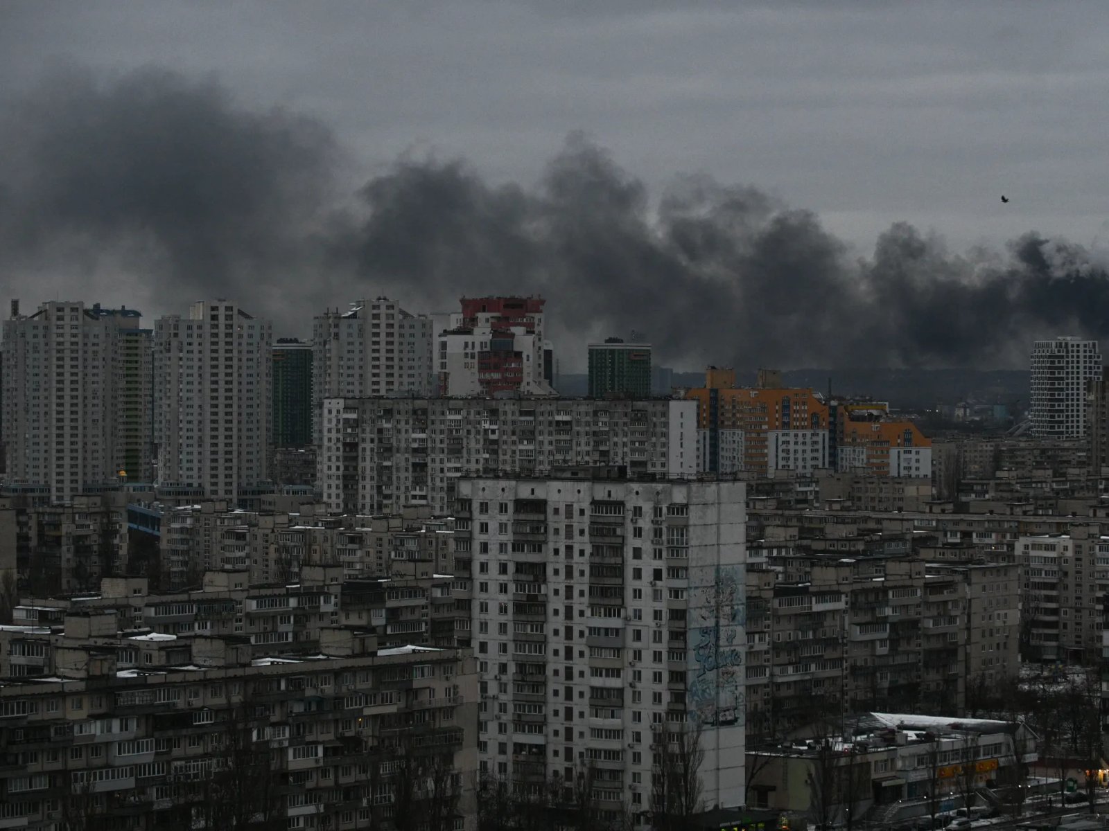 Russia Strikes Kyiv as Trump and Zelenskyy Prepare for Their Meeting