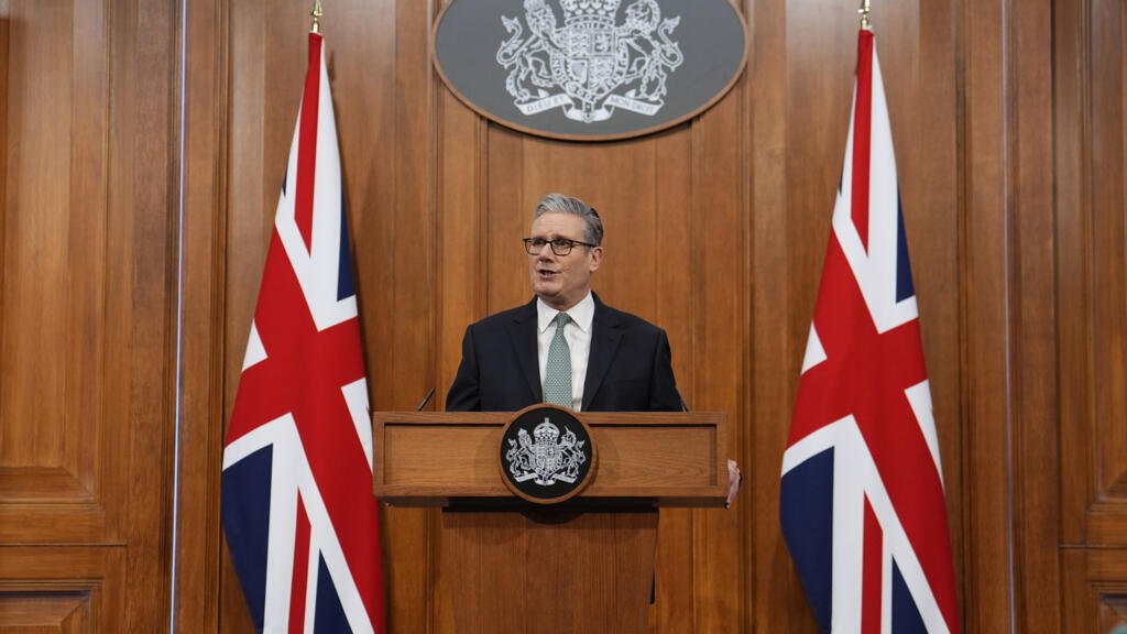 British Prime Minister Launches Chinese Tour to Lower Dependence on the U.S.