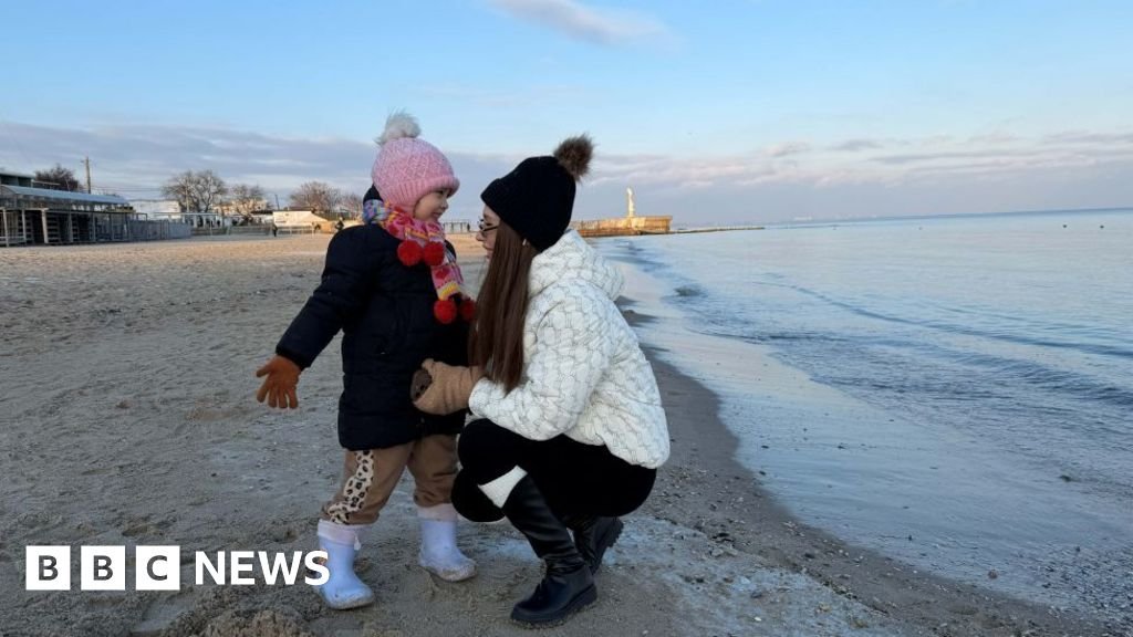 Families in Odesa Strive to Flee Amidst Intense Russian Attacks from the Sea