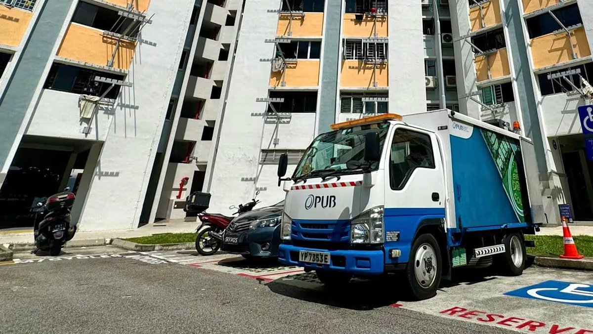 Residents notice stained water at Sin Ming condominium following pipe leak, according to PUB.