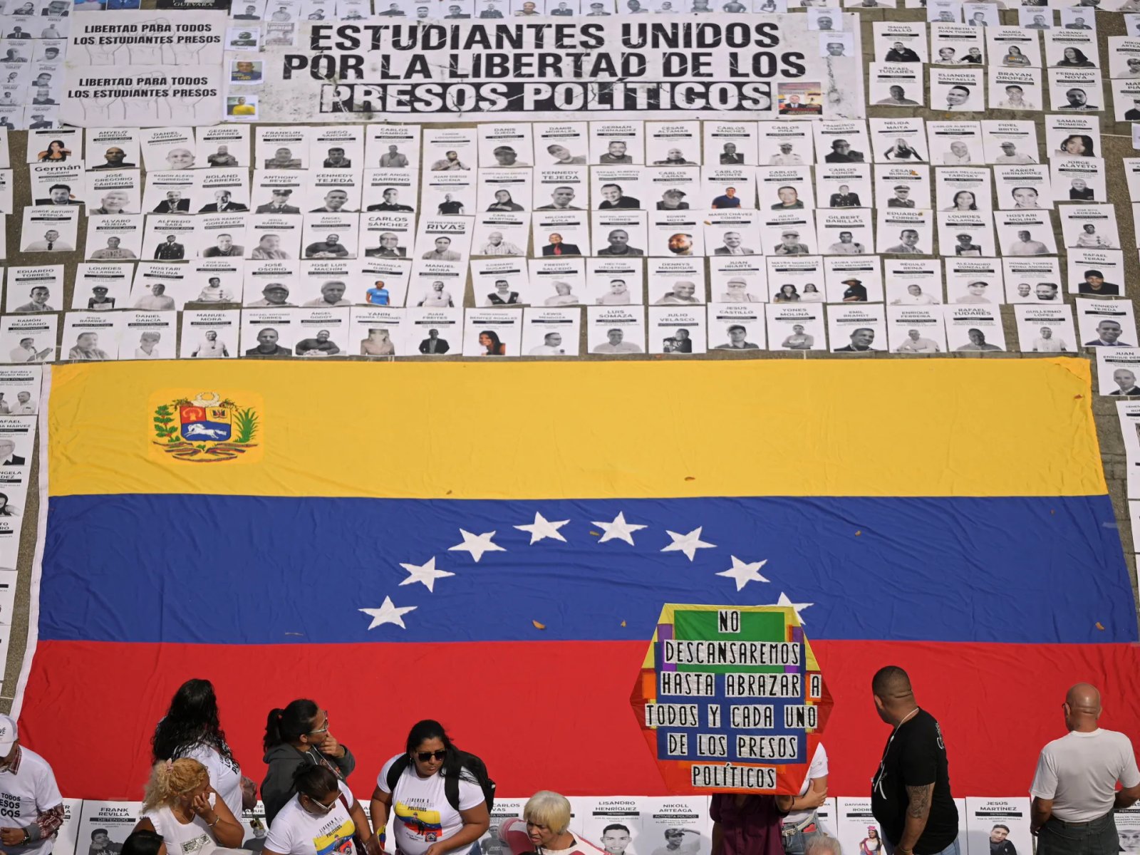 Venezuela’s leading legislator announces the release of over 400 inmates.