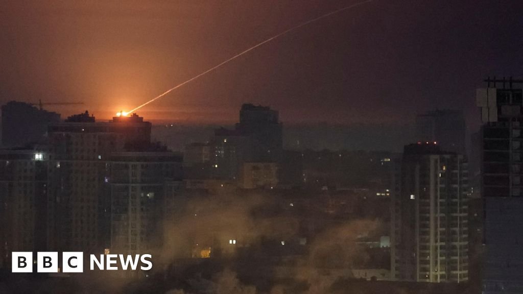 Winter Cold Snap Leaves Half of Kyiv Without Heating After Russian Strikes