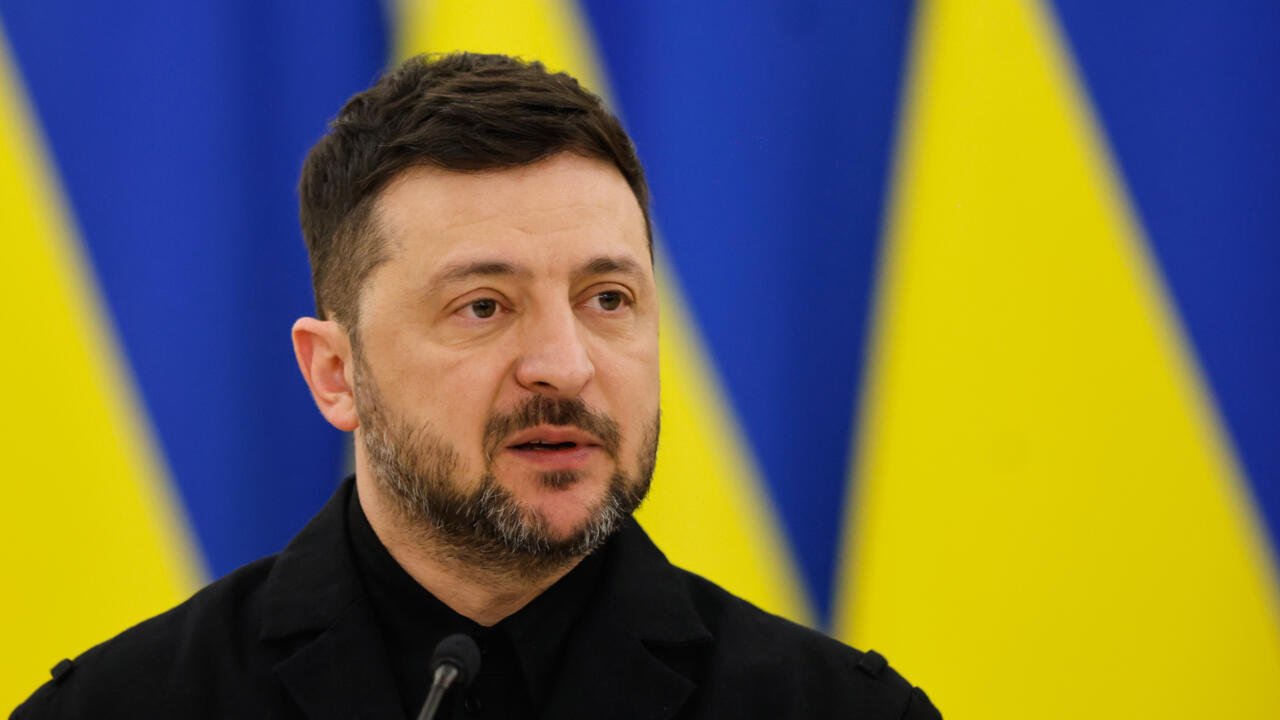 Zelensky Reveals US Links Ukraine Security Guarantees to Donbas Withdrawal