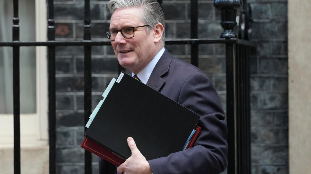 British MPs Decide on Investigating PM Starmer for Mandelson Appointment