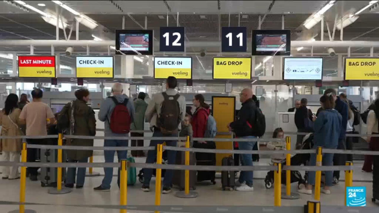 EU Seeks to Curb Fees on Carry-On Luggage