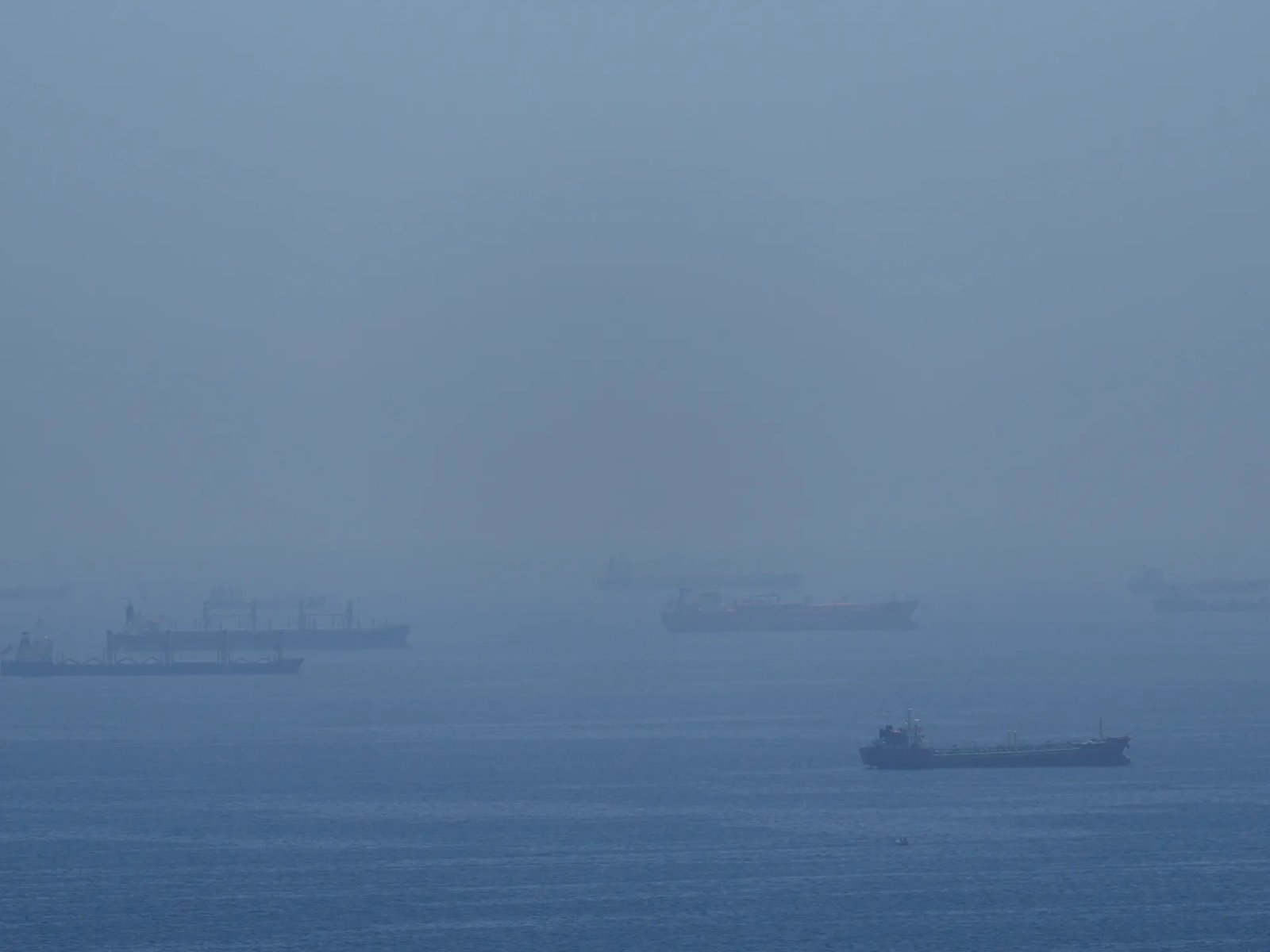 Iran Conflict Update: Tehran Announces No Scheduled Talks with the U.S. as Hormuz Strait Remains Closed