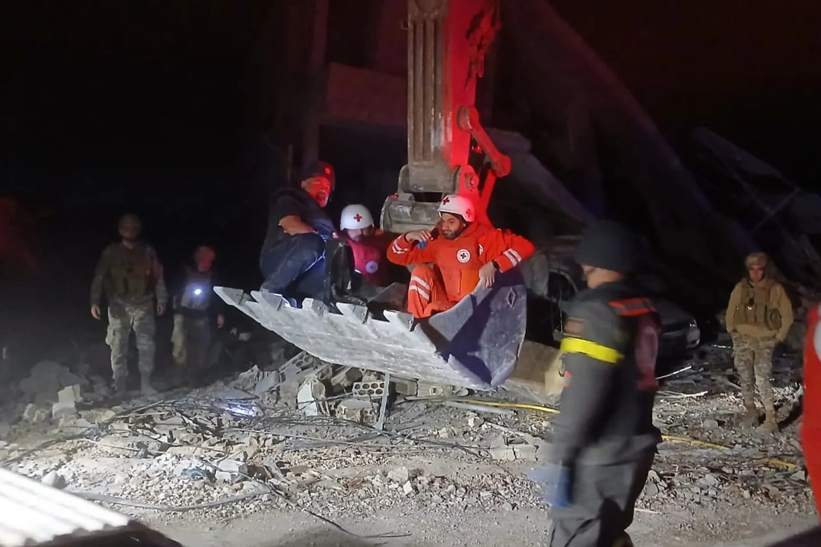Israeli Strike Targets Journalists in Southern Lebanon, Resulting in One Death and Injuries