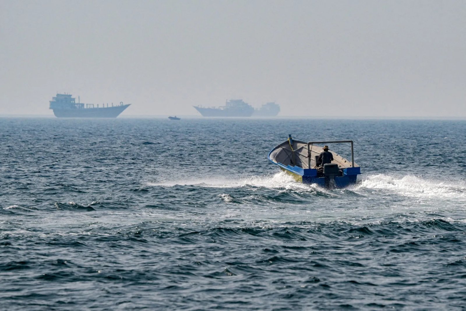 Shipping Through the Strait of Hormuz Remains Limited Despite US-Iran Ceasefire