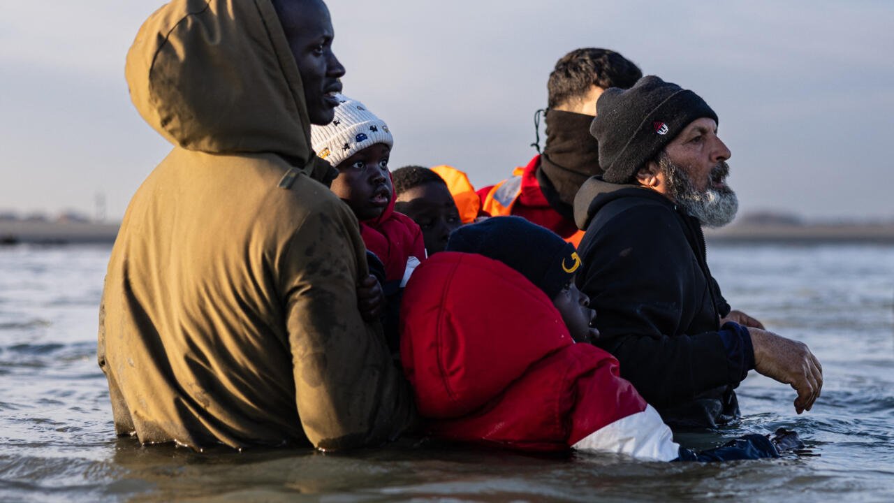 UK and France Strike Three-Year Agreement to Reduce Channel Migrant Crossings