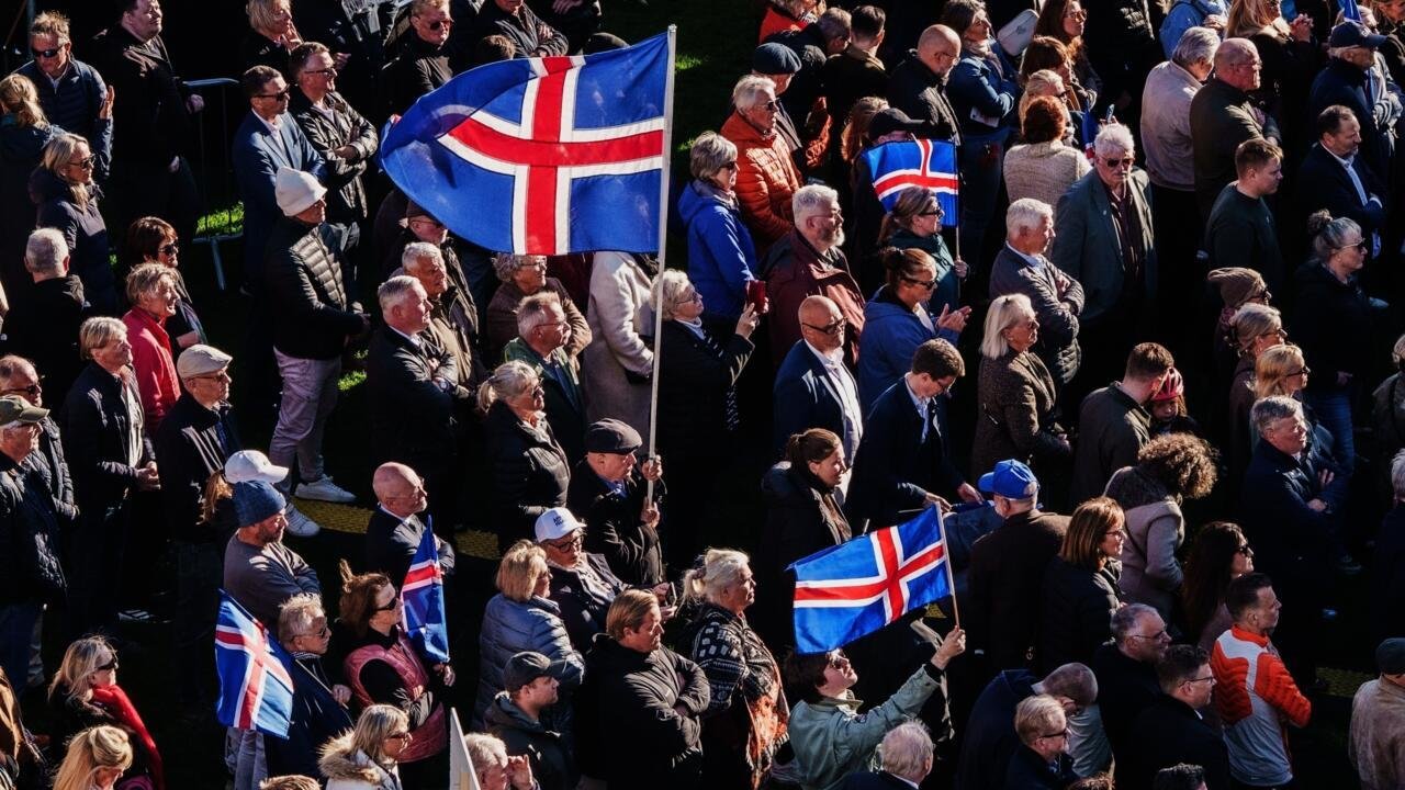 Icelanders Decide on Reviving EU Membership Negotiations in Referendum