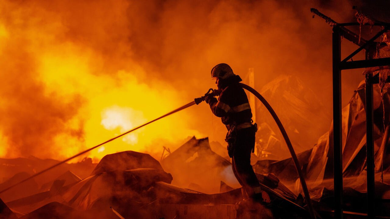 Massive Nighttime Russian Strikes Illuminate Ukrainian Capital, Resulting in 17 Deaths