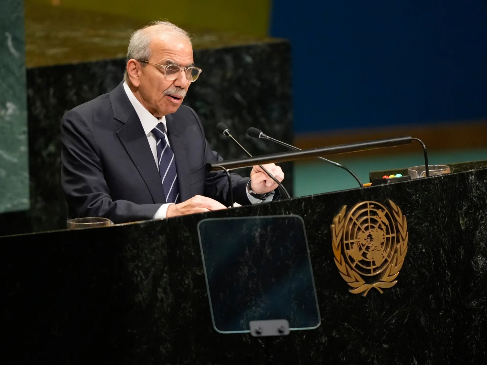 Lebanon's PM Calls for Withdrawal as Israeli Shelling Persists During UN Address