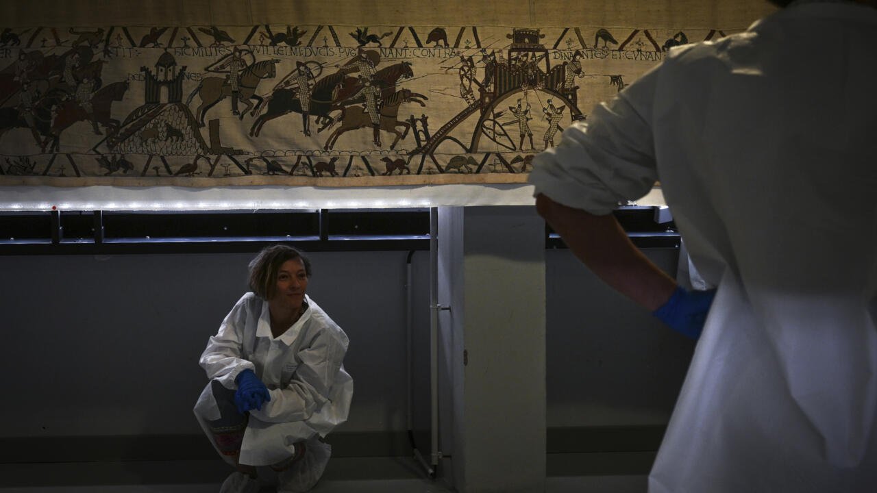 Macron Visits Britain to Unveil the Bayeux Tapestry at Historic Exhibition