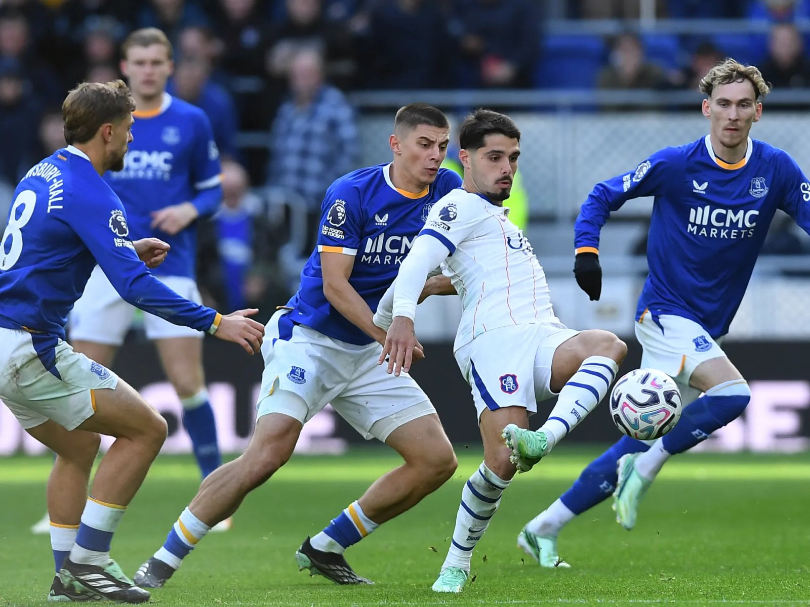 Neto’s Two Goals Propel Chelsea to Victory Over Everton, but Martinez’s Head Injury Overshadows Triumph